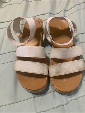 Hot Cakes White Strappy Platform Sandals for Kids